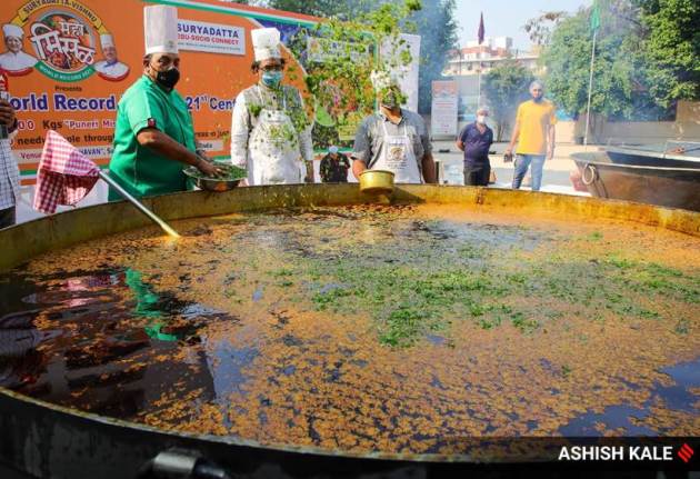 misal 'world record', world record created with misal, 7,000 kg of 'maha misal' in Pune, Chef Vishnu Manohar, indian express news