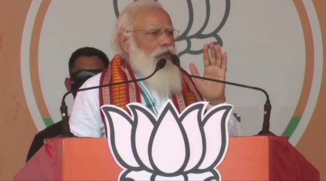 Narendra Modi at Kharagpur rally on Saturday. (Photo:ANI)