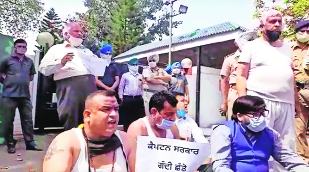 Punjab: BJP holds protest outside Capt house, accuses him of creating ‘atmosphere of fear’