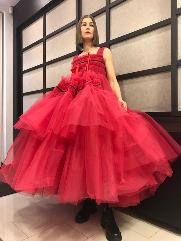 golden globes 2021, golden globes fashion, golden globes 2021 fashion, golden globes regina king, golden globes rosamund pike, golden globes laverne cox, golden globes celebs, who wore what at golden globes