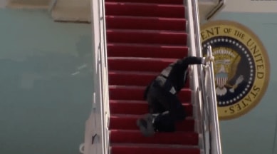 Biden stumbles while boarding Air Force One