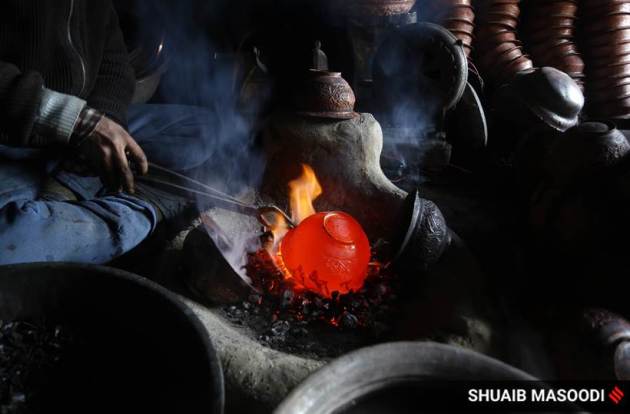 Coppersmiths, coppersmiths in Srinagar, oppersmiths in Kashmir, coppersmiths in the Valley, copperware, coppersmiths making copperware, coppersmiths lockdown pandemic, coppersmiths gallery, coppersmith pictures, coppersmiths news, indian express news