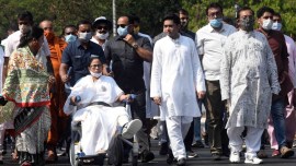 Mamata Banerjee, Mamata Banerjee back on wheelchair, Mamata Banerjee campaigns on wheelchair, Bengal elections, Bengal news