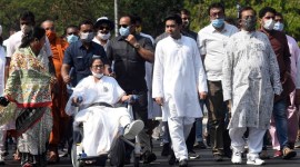 Mamata Banerjee, Mamata Banerjee back on wheelchair, Mamata Banerjee campaigns on wheelchair, Bengal elections, Bengal news