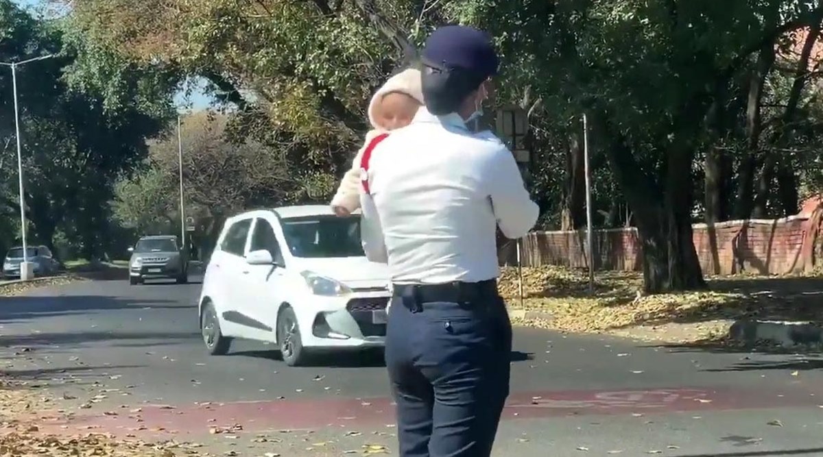 Chandigarh cop takes baby to work after being pulled up by  display picture 1