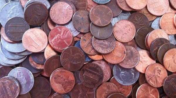 man receive paycheck in coins, man gets final salary in pennies, viral news, odd news, final paycheck in oil covered pennies, indian express