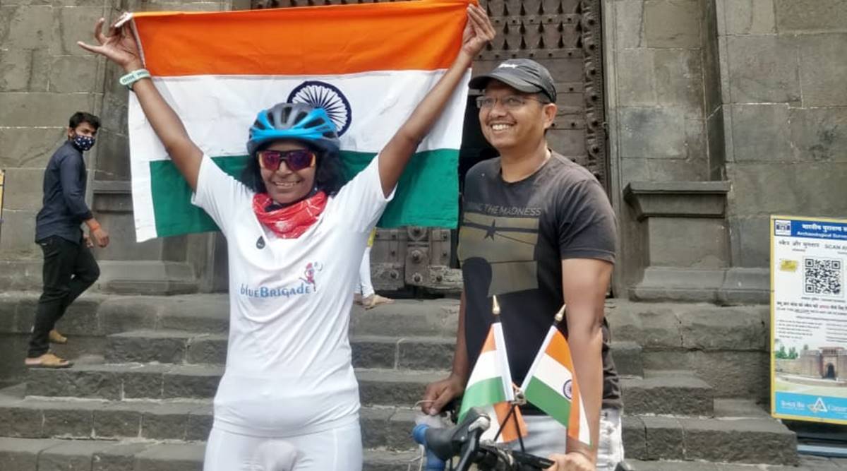 Pune Woman Braving summer heat, Pune woman cycles 6,000 km in record time | Pune ...