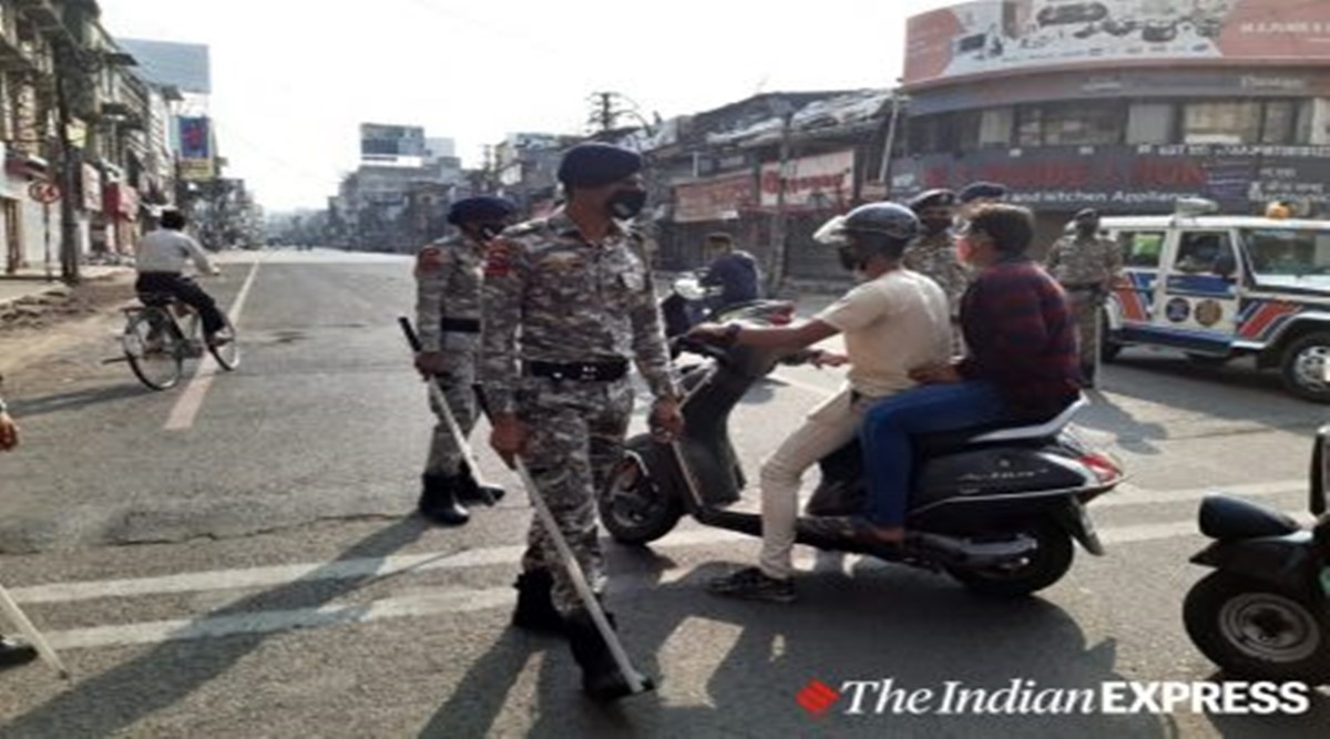 A challan slip is issued to the violator on receiving the fine of Rs 1,000. 
 (Representational)