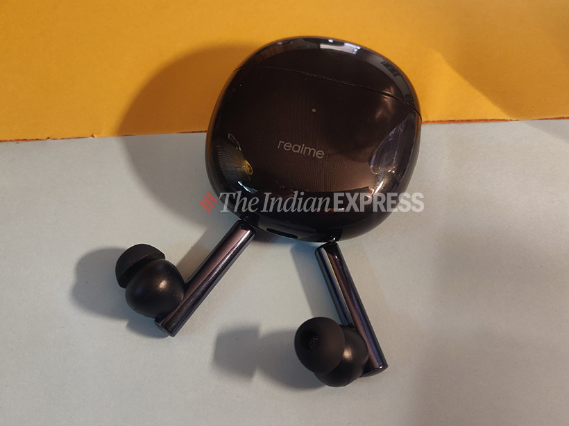 realme 820 earphones