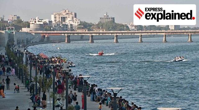 By channelling the river to a constant width of 263 m along the part that passes Ahmedabad city, 204 hectares have been reclaimed along the 11-km stretch of the Sabarmati Riverfront in the first phase of the project, on both the banks.