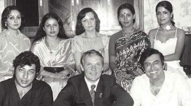 shabana azmi hema malini rakhi zeenat aman sanjeev kumar amjad khan