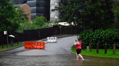 Heavy rain forces parts of Sydney to evacuate, downpour to continue