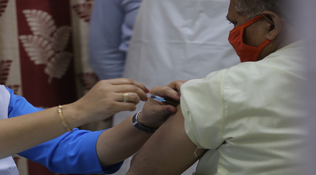 Amid high attendance at Covid vaccination centers in Delhi, some hospitals are waiting for additional doses
