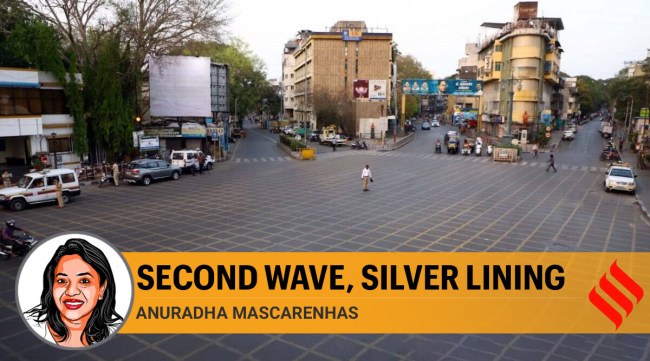 Pune Police during the Night Curfew with Nakabandi at Balgandharva Chowk on JM road, on Saturday. (Express Photo) 
