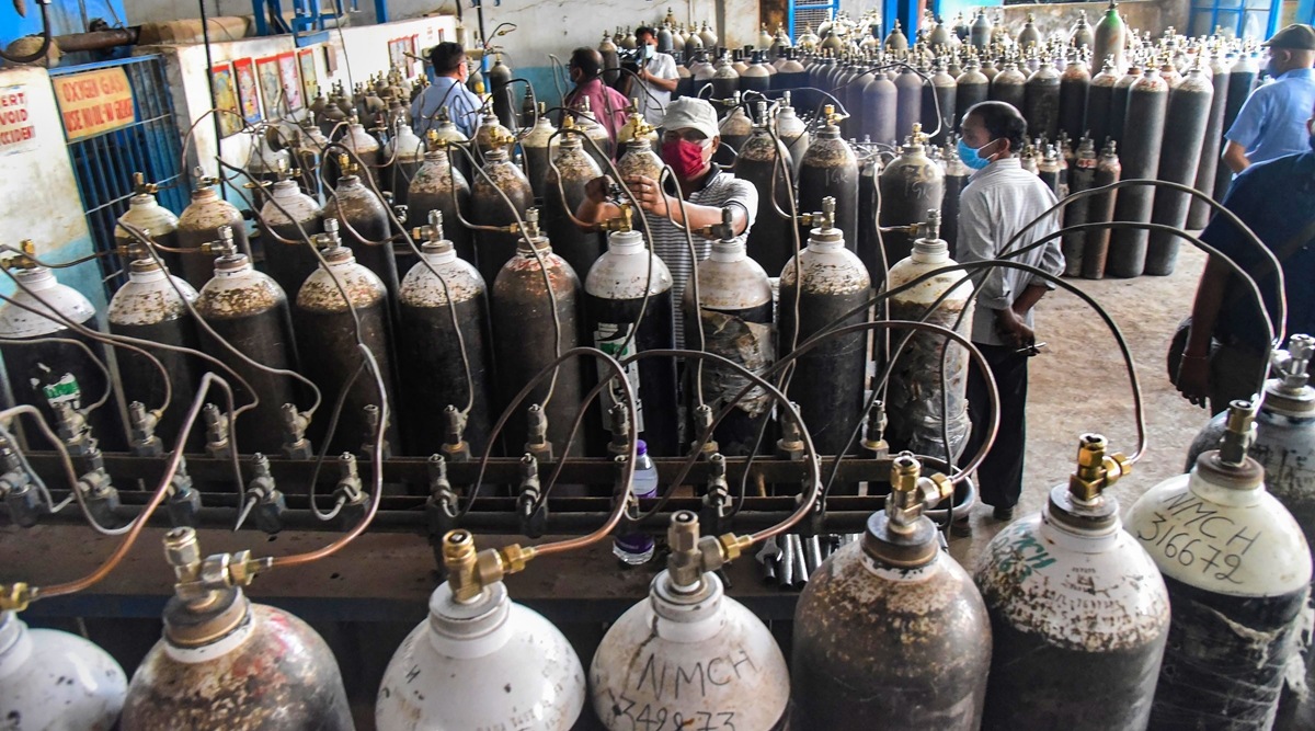Patna: Workers refilling oxygen cylinders before being transported to hospital for Covid-19 patients, amid the rise in Covid-19 cases across the country, in Patna, Sunday, April 18, 2021. (PTI)