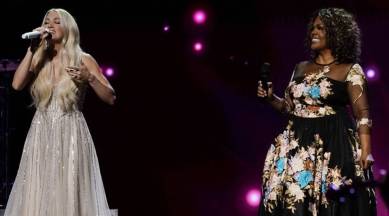 Singers Carrie Underwood and CeCe Winans