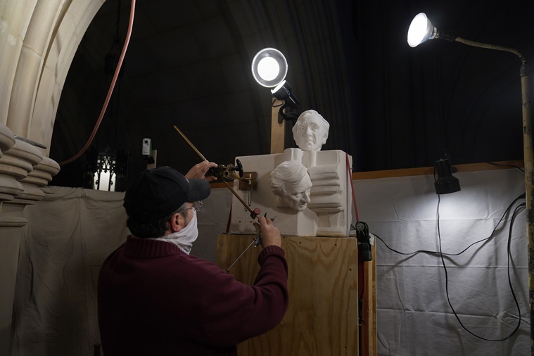 Bust of Elie Wiesel Is Added to Washington National Cathedral