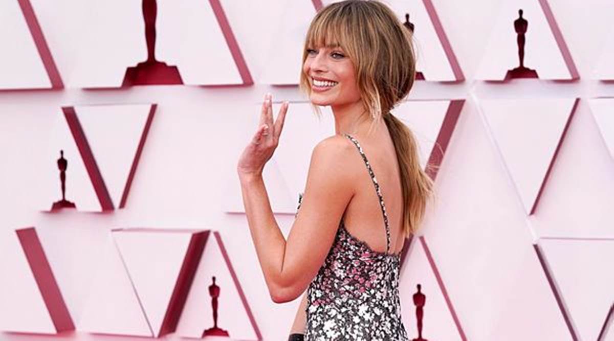 Oscars 2021: Margot Robbie's Chanel Oscars dress took 205 ...