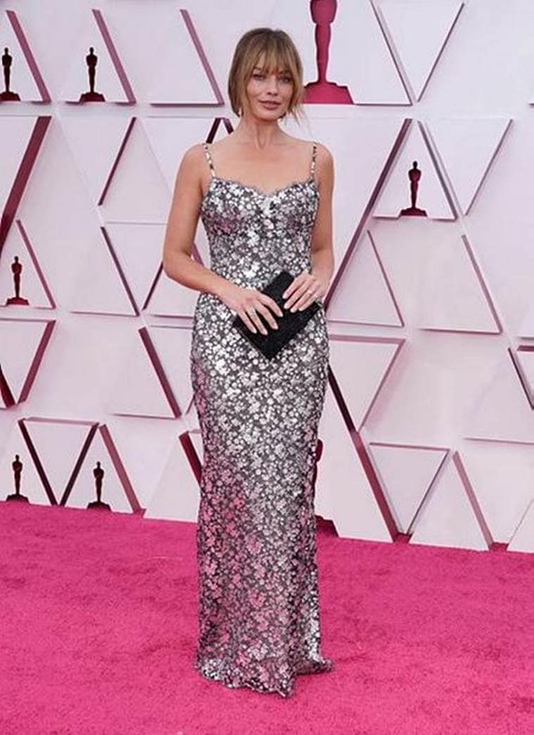 Margot Robbie, Margot Robbie news, Margot Robbie fashion, Margot Robbie Chanel dress, Margot Robbie Oscars, Margot Robbie red carpet look, indian express news