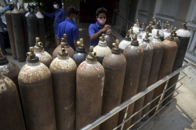 India covid 19 cases, India Coronavirus cases, India oxygen shortage, oxygen cylinder supply, Indian Express news