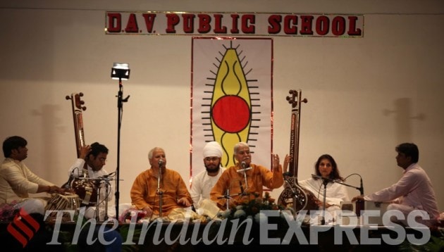 pandit rajan mishra, pandemic news, pandit rajan mishra sajan mishra news, pandit rajan mishra passes away, rajan mishra dead, vocalist rajan mishra, indianexpress.com, indianexpress,