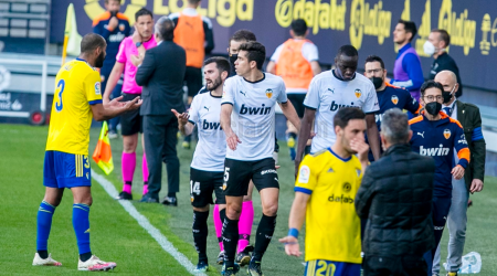Valencia players walk off the pitch in protest midway through the game (Twitter/Valencia)