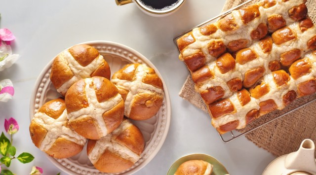 Would you like to try this Hot Cross Buns recipe today? | Food-wine ...