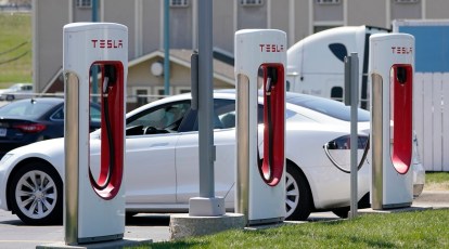 Texas police to demand Tesla crash data as Musk denies Autopilot use