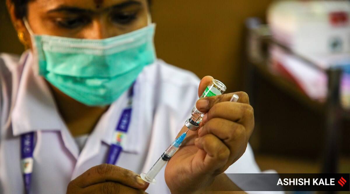 Lucknow vaccine, Uttar Pradesh corona vaccine, covid-19 vaccination in up, covid-19 vaccine 2nd dose, frontline workers, indian express