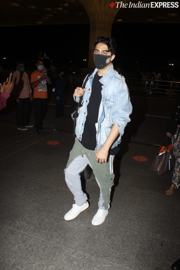 shah rukh khan son aryan khan airport 