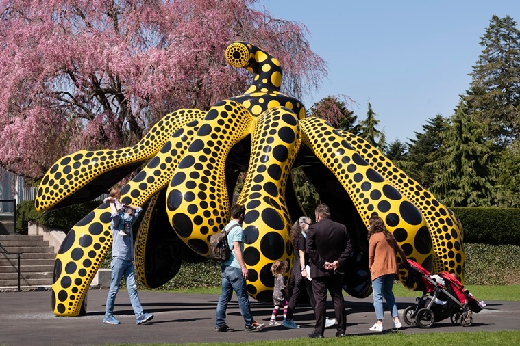 Japanese artist Yayoi Kusama, Yayoi Kusama new york garden show, Yayoi Kusama outdoor garden show, Yayoi Kusama The New York Botanical Garden, The New York Botanical Garden tickets, Kusama: Cosmic Nature