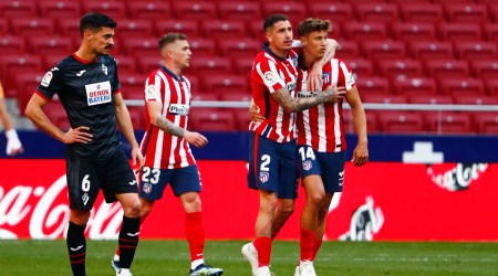 Atletico Madrid's Marcos Llorente celebrates scoring their fifth goal with Jose Gimenez (Source: Reuters)