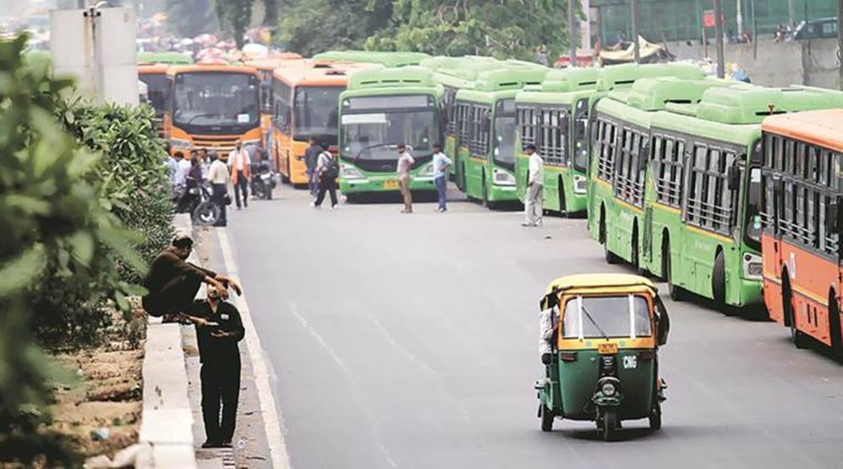 Delhi: Auto driver dead after DTC bus runs over him