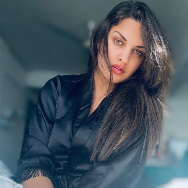 himanshi khurana