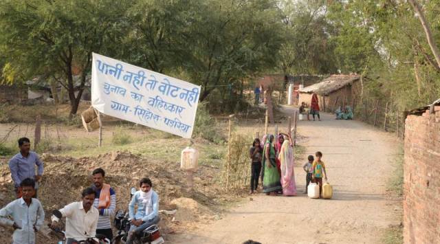 ‘Paani nahin toh vote nahin’: The banner put up by the villagers in Padriya, Damoh. (Express Photo)