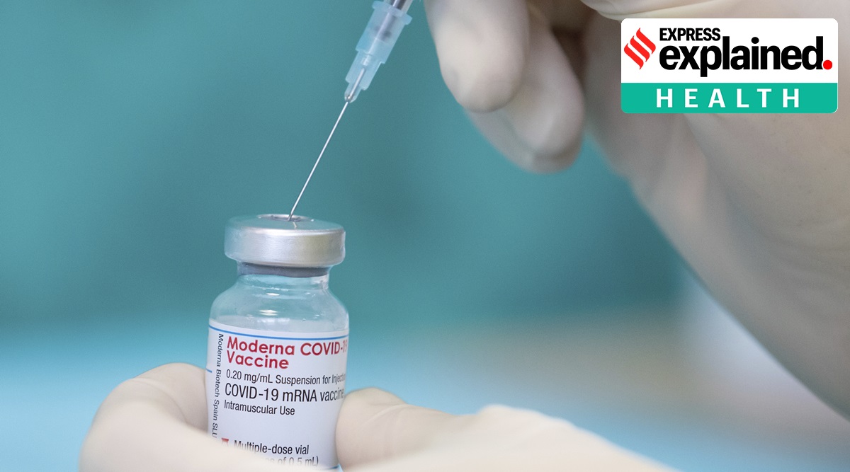 A nurse draws up the vaccine of the manufacturer Moderna against the coronavirus. (Friso Gentsch/dpa via AP)