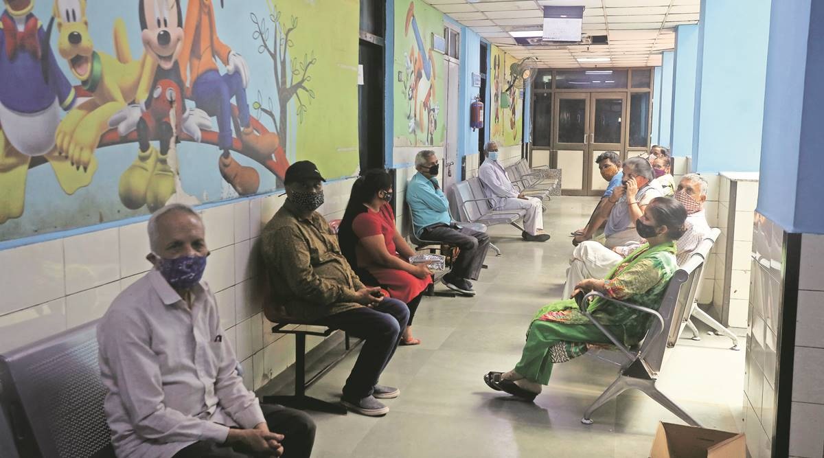 Delhi vaccination centres, Delhi news, Delhi covid cases, Delhi schools vaccination centre, Indian express