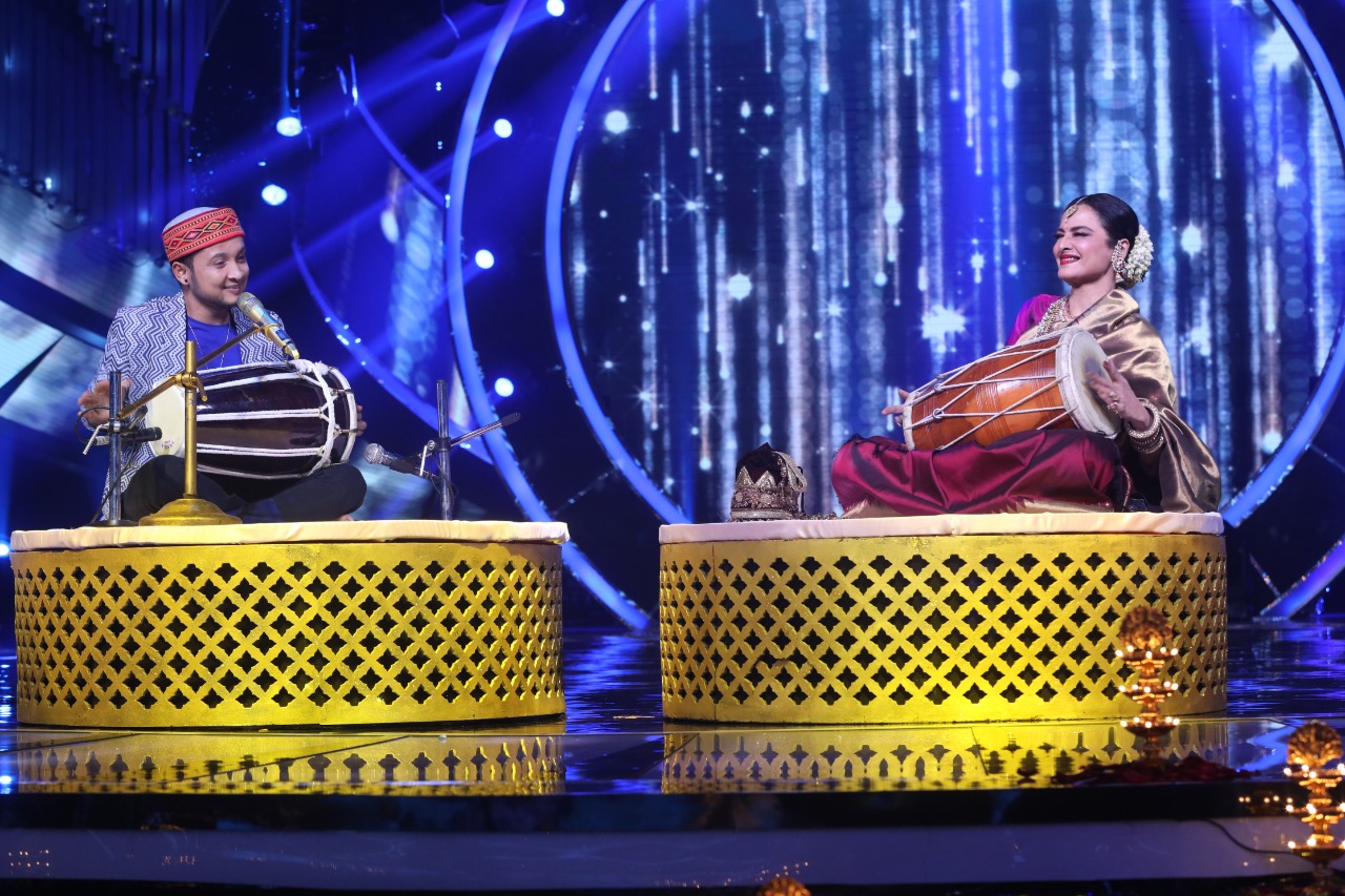 Rekha performs on Indian Idol 12 stage, leaves contestants mesmerised