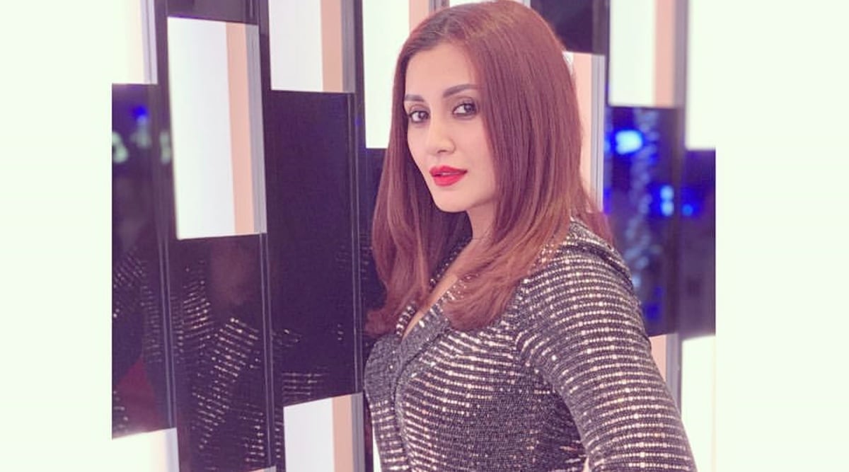 Actress Rimi Sen cheated of Rs 4.14 crore, FIR registered | Mumbai News -  The Indian Express