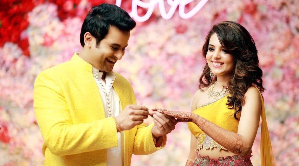 Kapil Sharma Show Stars Sugandha Mishra And Sanket Bhosale Are Married Now See First Video