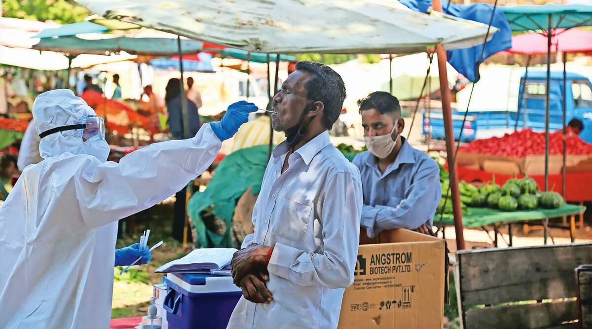 A healthcare worker tests people. (Photo: Kamleshwar Singh)