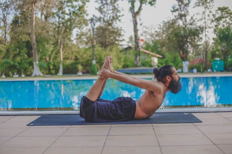 asanas de yoga, posturas de yoga para la salud de los pulmones, cómo mantener los pulmones sanos, asanas de yoga para la salud y la inmunidad, yoga y salud, pandemia, técnicas de respiración, Indian Express News