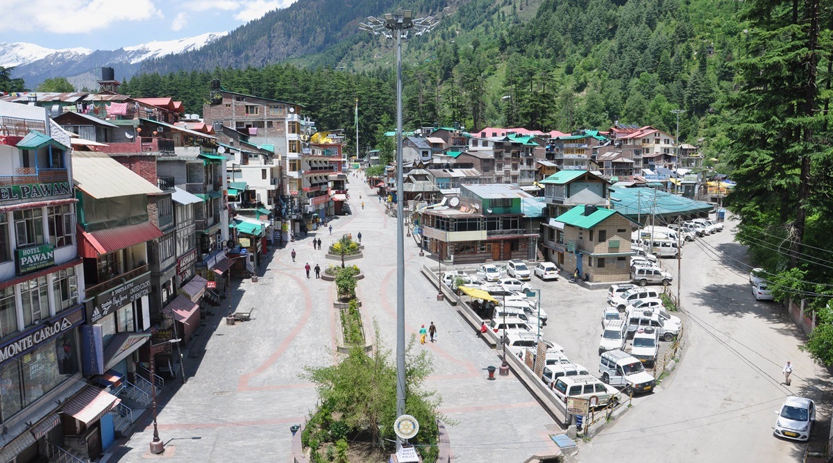A Deserted view of a tourist location during the Covid-induced curfew in Manali. (PTI)