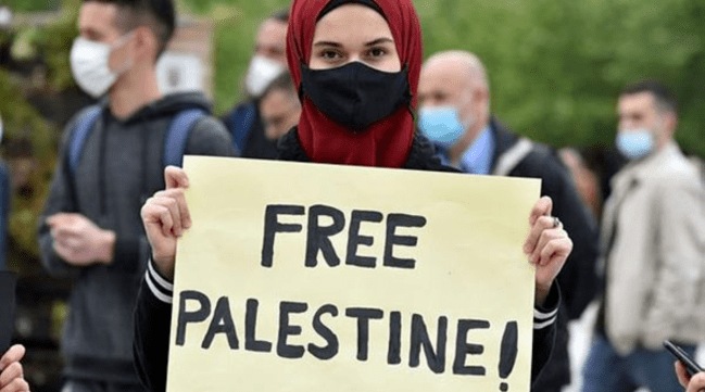 Kosovo Albanians shout slogans and hold banners against violence in Gaza and in support for the free Palestine during a march in Pristina, Kosovo May 14, 2021. (REUTERS/Laura Hasani)