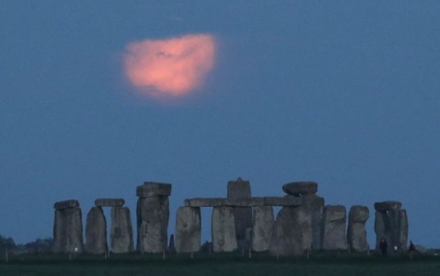 super moon photos, super blood moon photos, india super blood moon photos, Lunar Eclipse 2021, Lunar Eclipse 2021 photos, Lunar Eclipse 2021 pics, Chandra Grahan 2021, Chandra Grahan 2021 photos, moon pics, latest moon photos, india moond photos, super blood in india pics, Super Blood Moon 2021 Date and Time, india super blood moon news,