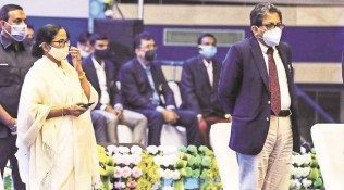 Alapan issue a closed chapter, he has our full support: Mamata Banerjee