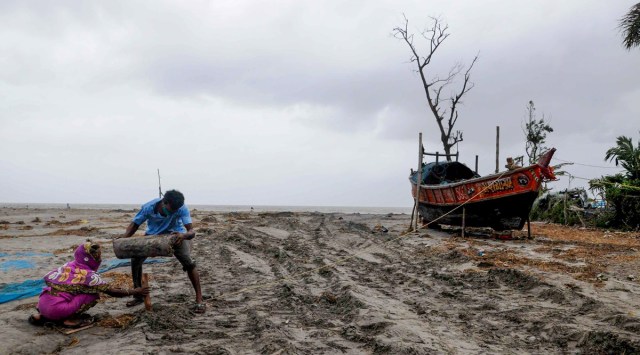 Villagers anchor their boat at Fraserganj, ahead of landfall of Cyclone Yaas, in South 24 Parganas district, Tuesday, May 25, 2021. (PTI Photo)