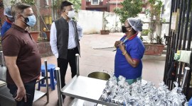 food 1200 karnataka free meal scheme, karnataka free meal scheme ID proof, BBMP Chief Commissioner Gaurav Gupta, indira canteens, bangalore covid news, karnataka covid news, indian express