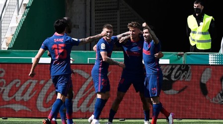 Atletico Madrid's Marcos Llorente celebrates scoring their first goal with teammates (Source: Reuters)