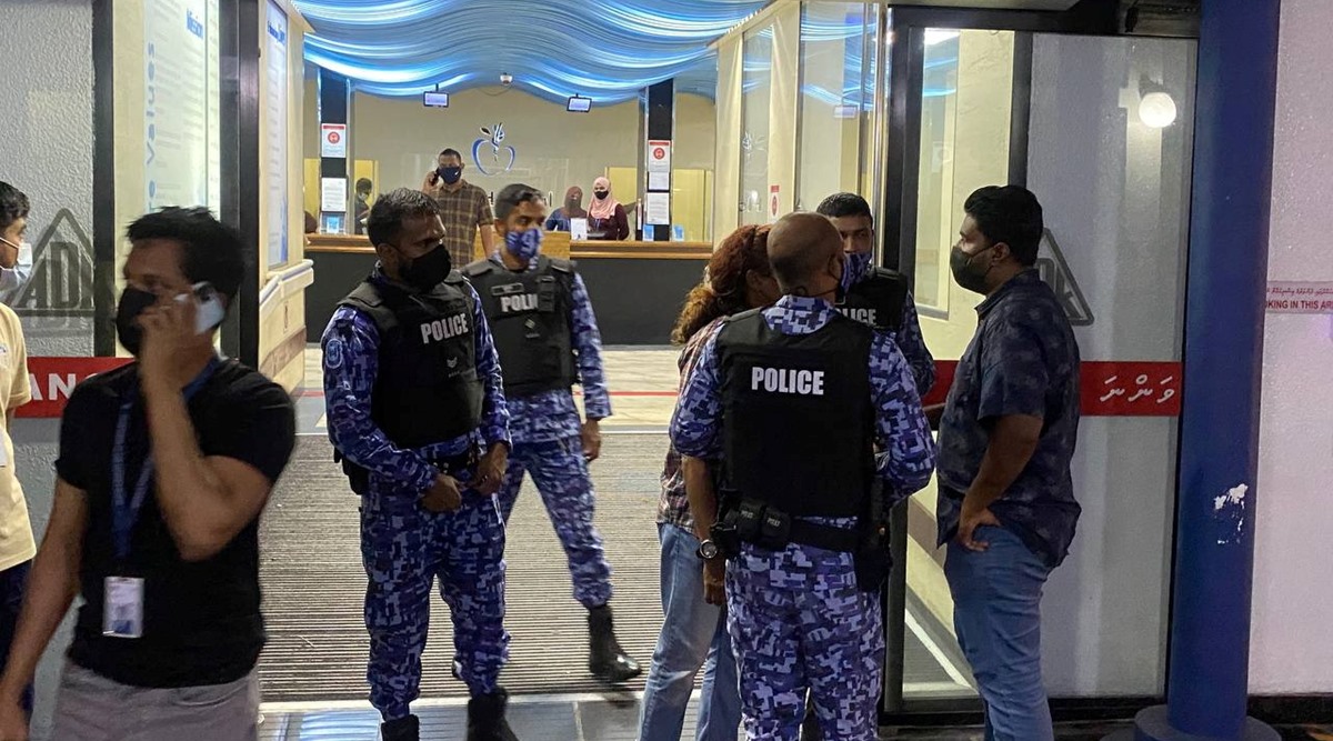 Police seen outside Adk Hospital where speaker of parliament and former Maldivian President Mohamed Nasheed is being treated following a car blast attack, in Male, Maldives May 6, 2021. (Twitter/@SIMWARR via Reuters)